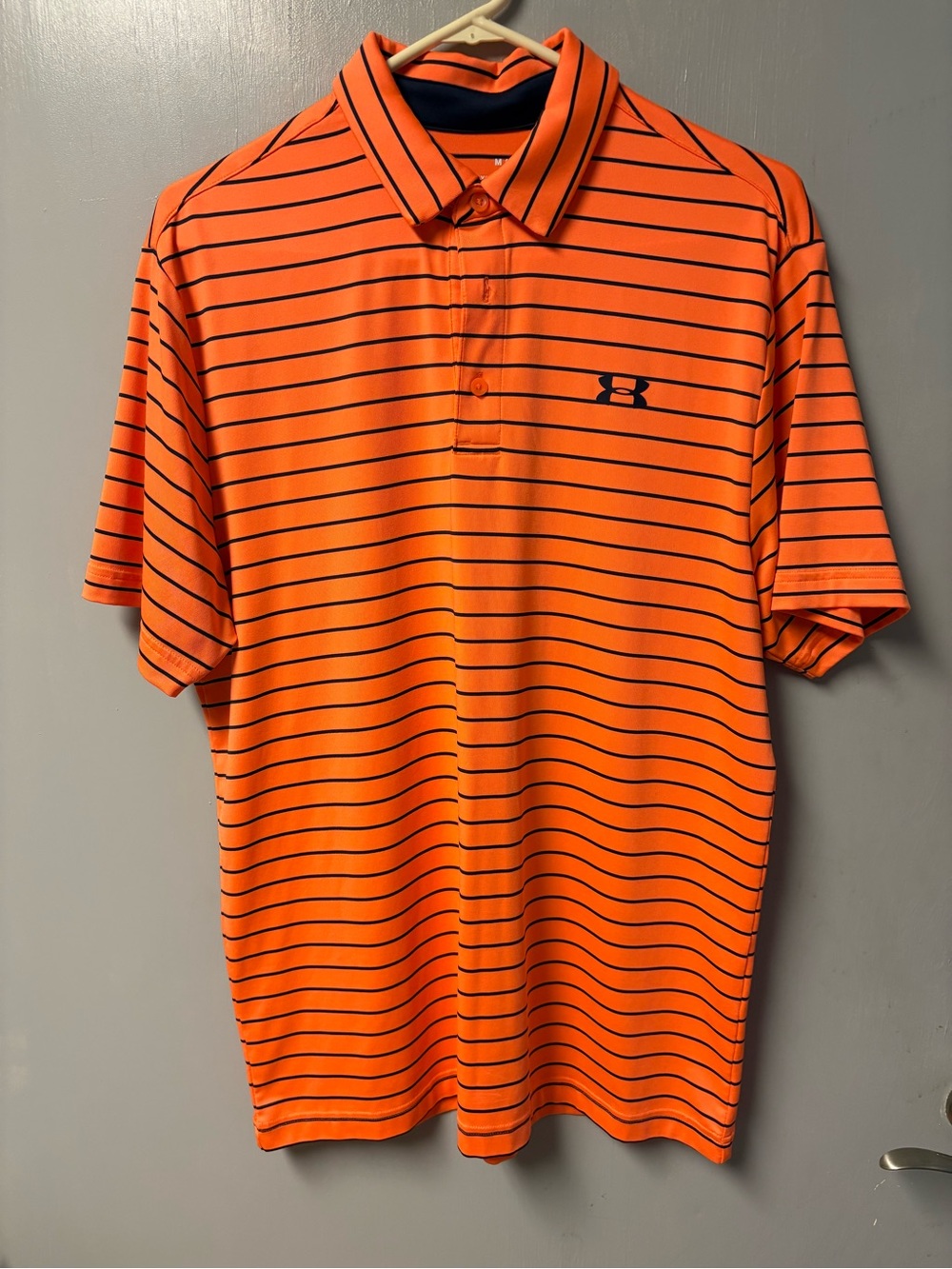 Under Armor mens golf polo size medium